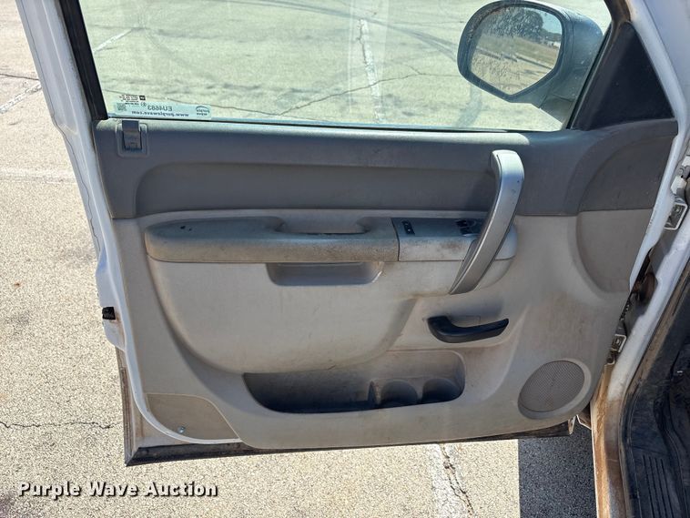 image for item EU4683 2011 Chevrolet Silverado 1500 pickup truck