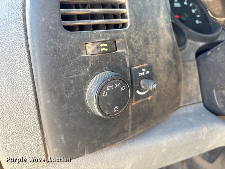 image for item EU4683 2011 Chevrolet Silverado 1500 pickup truck