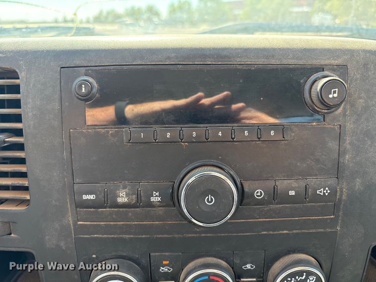 image for item EU4683 2011 Chevrolet Silverado 1500 pickup truck