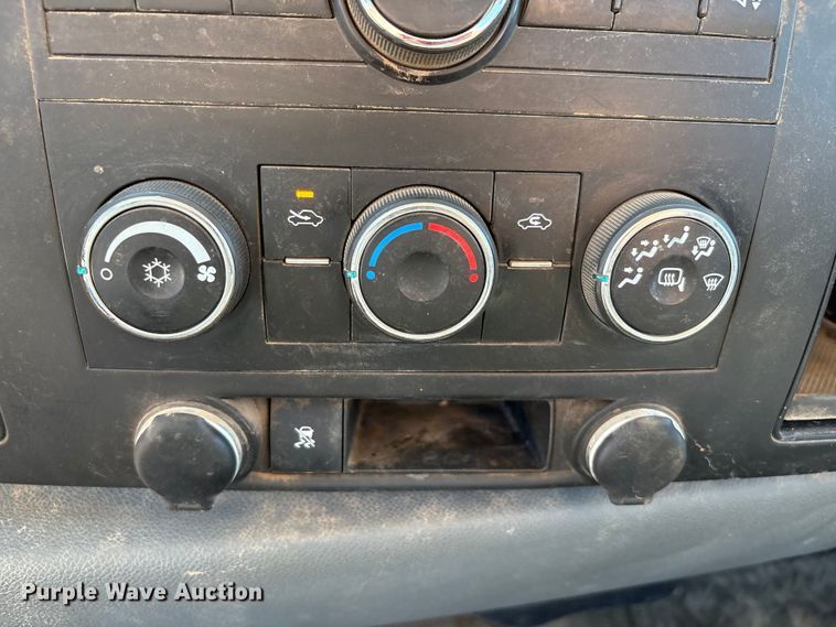 image for item EU4683 2011 Chevrolet Silverado 1500 pickup truck