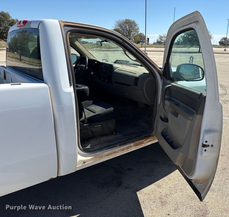 image for item EU4683 2011 Chevrolet Silverado 1500 pickup truck