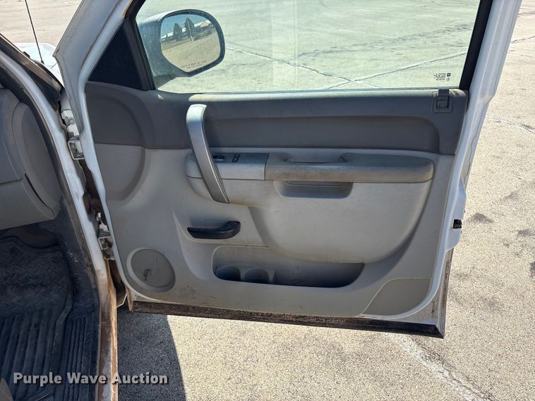 image for item EU4683 2011 Chevrolet Silverado 1500 pickup truck