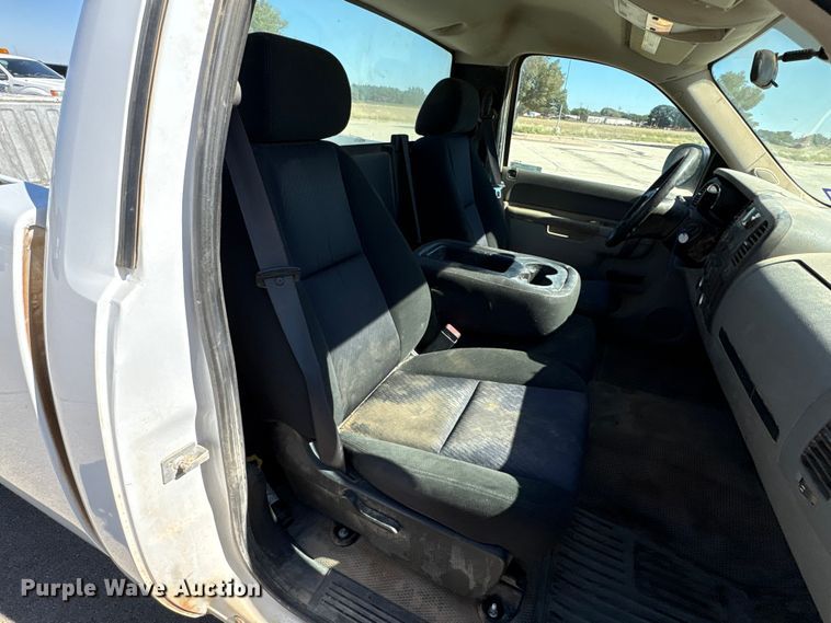 image for item EU4683 2011 Chevrolet Silverado 1500 pickup truck