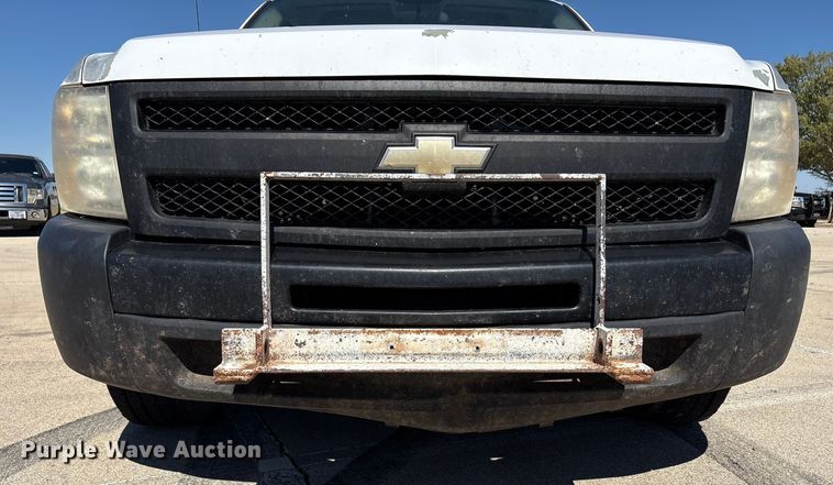 image for item EU4684 2011 Chevrolet Silverado 1500 pickup truck