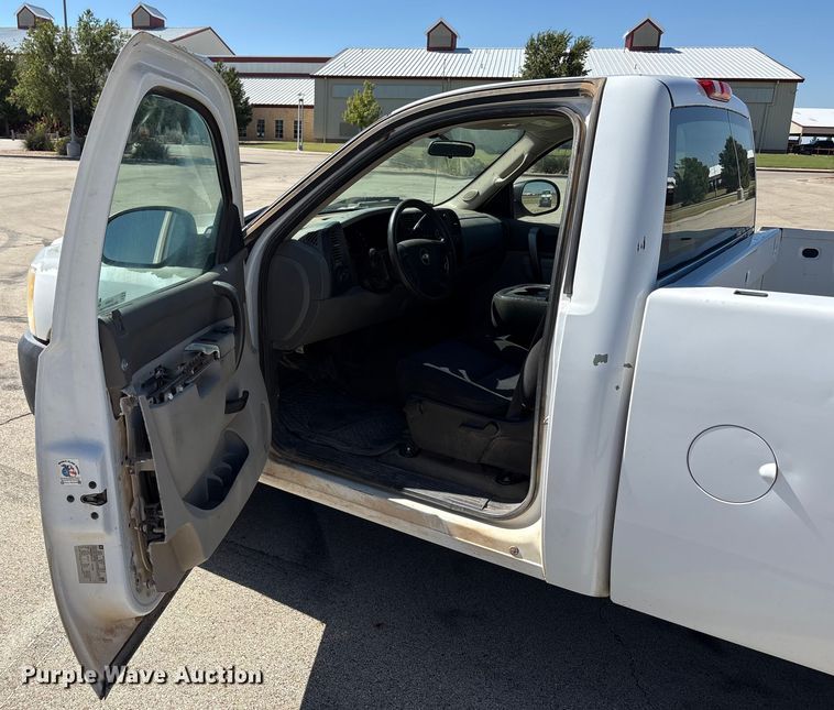 image for item EU4684 2011 Chevrolet Silverado 1500 pickup truck