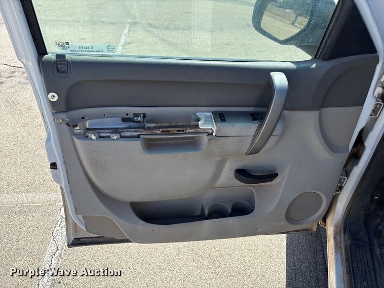 image for item EU4684 2011 Chevrolet Silverado 1500 pickup truck