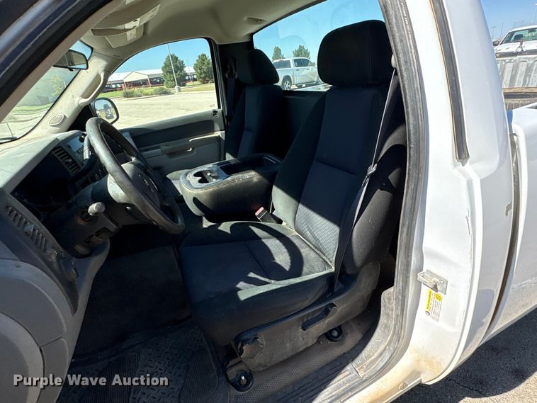 image for item EU4684 2011 Chevrolet Silverado 1500 pickup truck