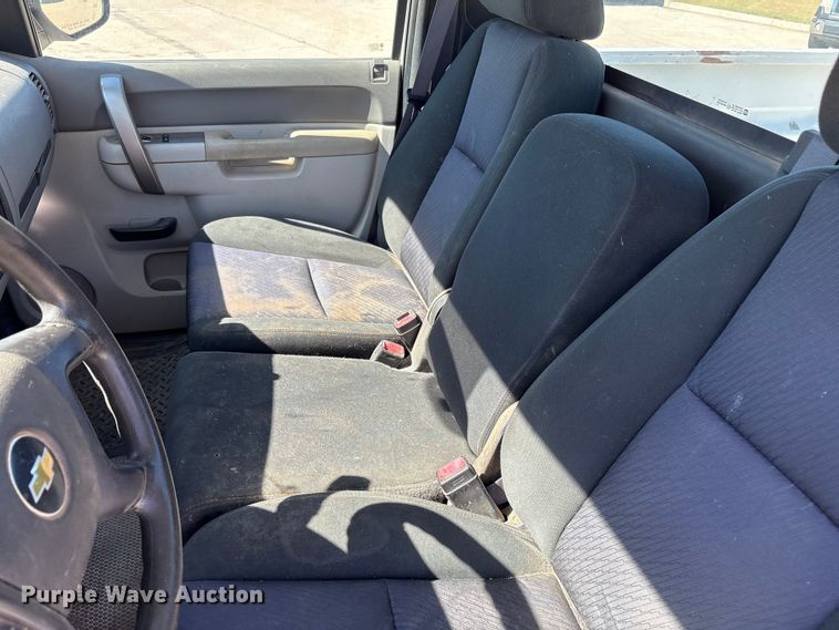 image for item EU4684 2011 Chevrolet Silverado 1500 pickup truck