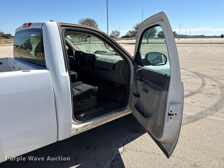 image for item EU4684 2011 Chevrolet Silverado 1500 pickup truck