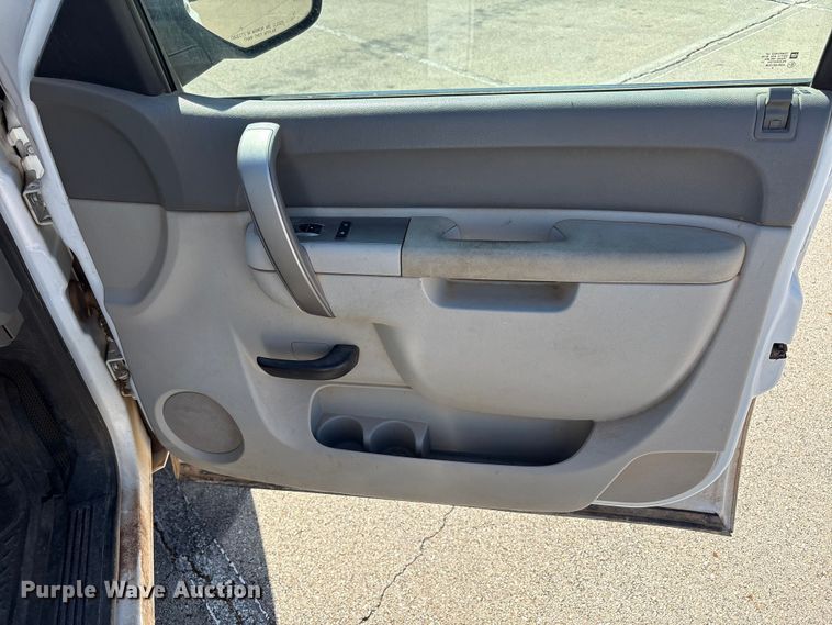 image for item EU4684 2011 Chevrolet Silverado 1500 pickup truck