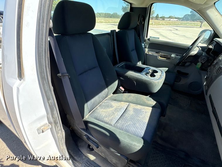 image for item EU4684 2011 Chevrolet Silverado 1500 pickup truck