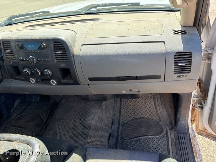 image for item EU4684 2011 Chevrolet Silverado 1500 pickup truck