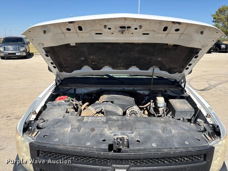 image for item EU4684 2011 Chevrolet Silverado 1500 pickup truck