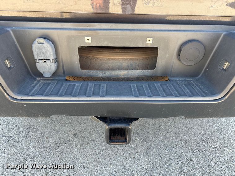 image for item EU4688 2015 Chevrolet Silverado 1500 Crew Cab pickup truck