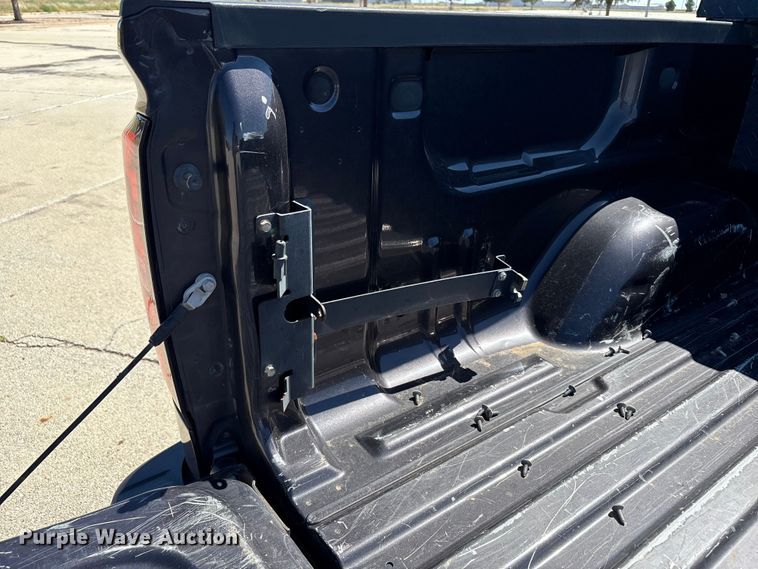 image for item EU4688 2015 Chevrolet Silverado 1500 Crew Cab pickup truck