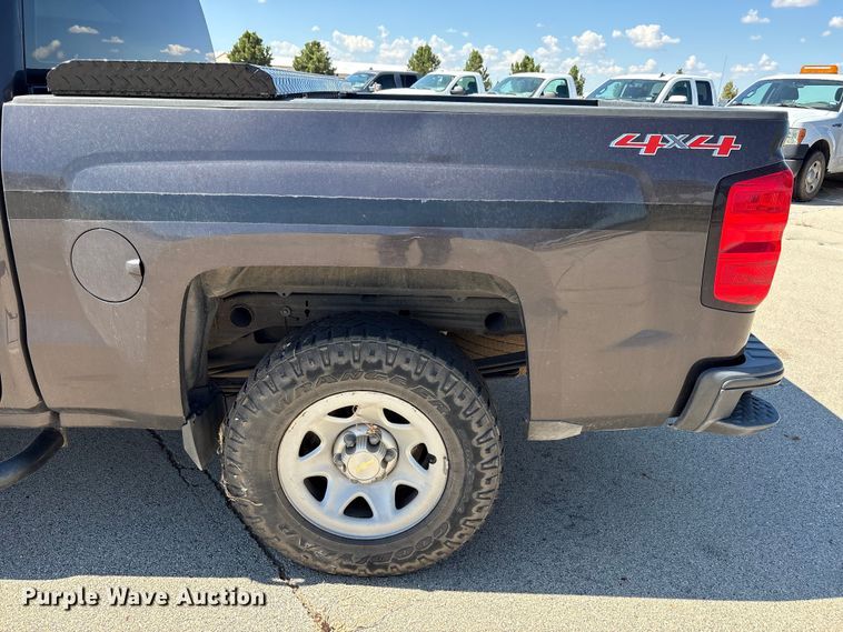 image for item EU4688 2015 Chevrolet Silverado 1500 Crew Cab pickup truck