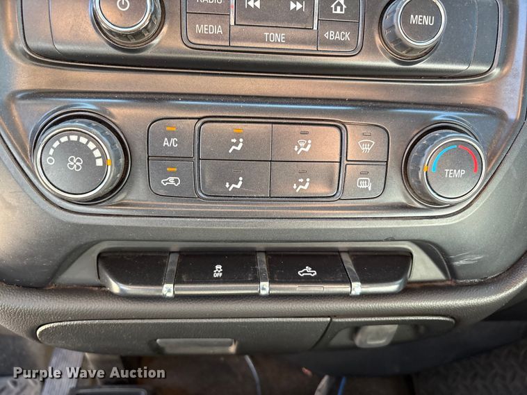 image for item EU4688 2015 Chevrolet Silverado 1500 Crew Cab pickup truck