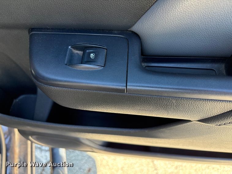 image for item EU4688 2015 Chevrolet Silverado 1500 Crew Cab pickup truck