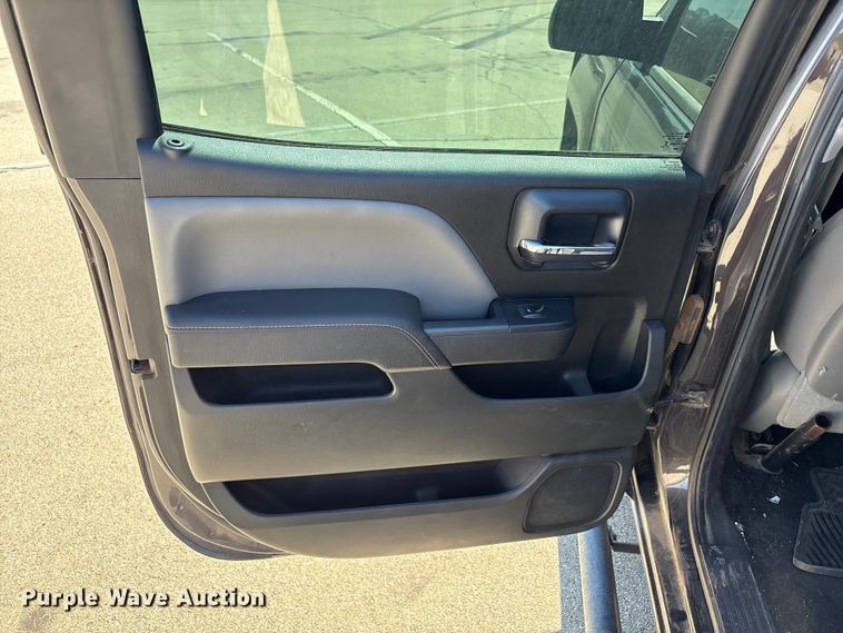 image for item EU4688 2015 Chevrolet Silverado 1500 Crew Cab pickup truck