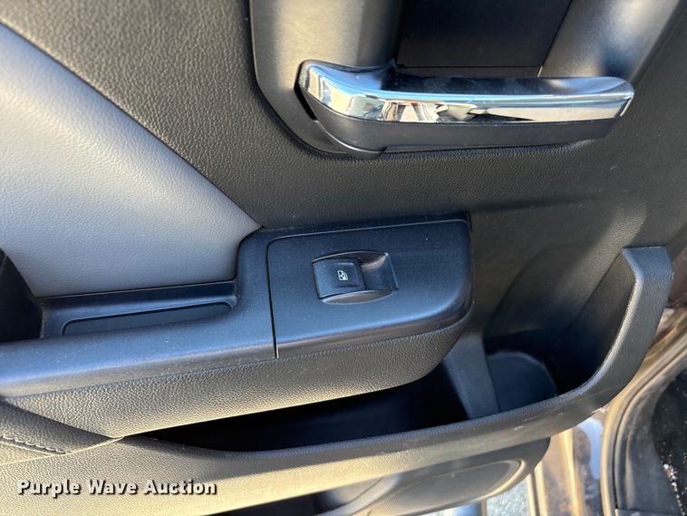 image for item EU4688 2015 Chevrolet Silverado 1500 Crew Cab pickup truck