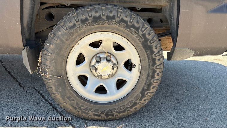 image for item EU4688 2015 Chevrolet Silverado 1500 Crew Cab pickup truck