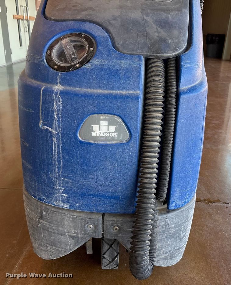 image for item EU4692 Chariot iScrub 24 floor scrubber