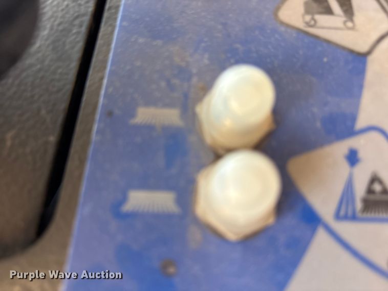 image for item EU4692 Chariot iScrub 24 floor scrubber