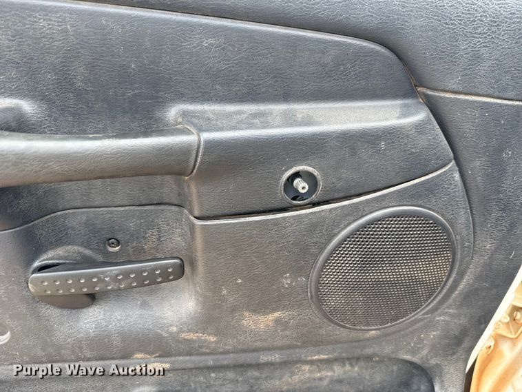 image for item EU5019 2002 Dodge Ram 1500 Quad Cab flatbed pickup truck