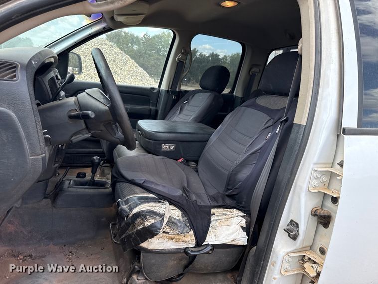 image for item EU5019 2002 Dodge Ram 1500 Quad Cab flatbed pickup truck