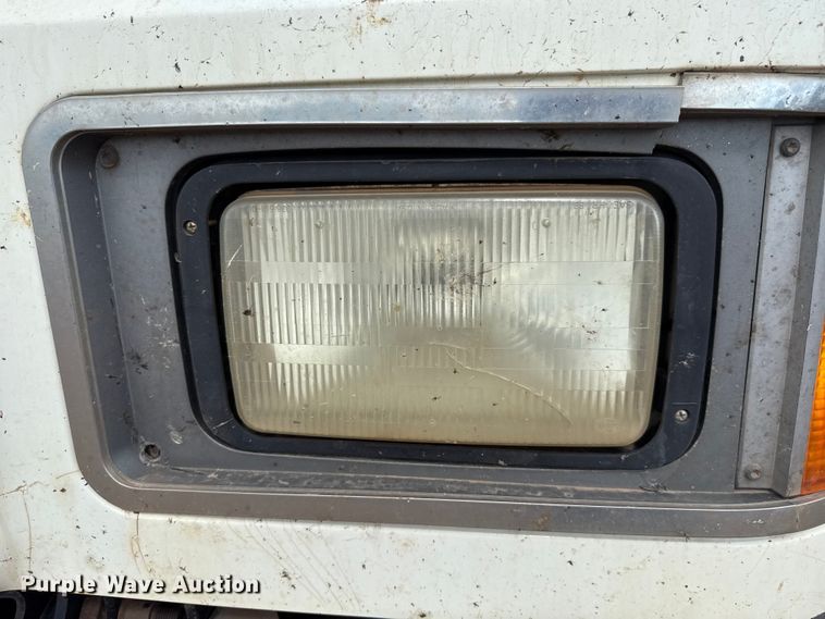 image for item EU5020 2010 Mack CHU613 dump truck