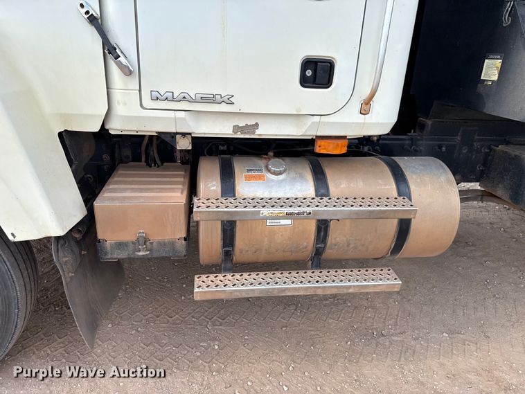 image for item EU5020 2010 Mack CHU613 dump truck