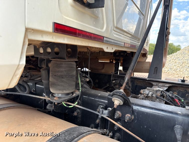 image for item EU5020 2010 Mack CHU613 dump truck