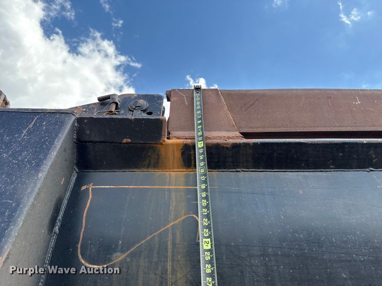 image for item EU5020 2010 Mack CHU613 dump truck