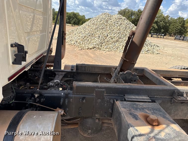 image for item EU5020 2010 Mack CHU613 dump truck