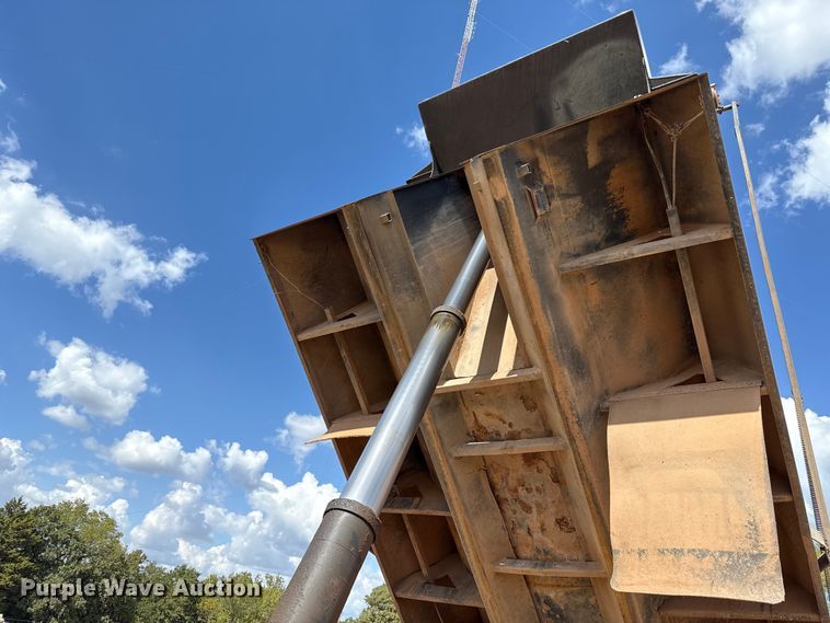 image for item EU5020 2010 Mack CHU613 dump truck