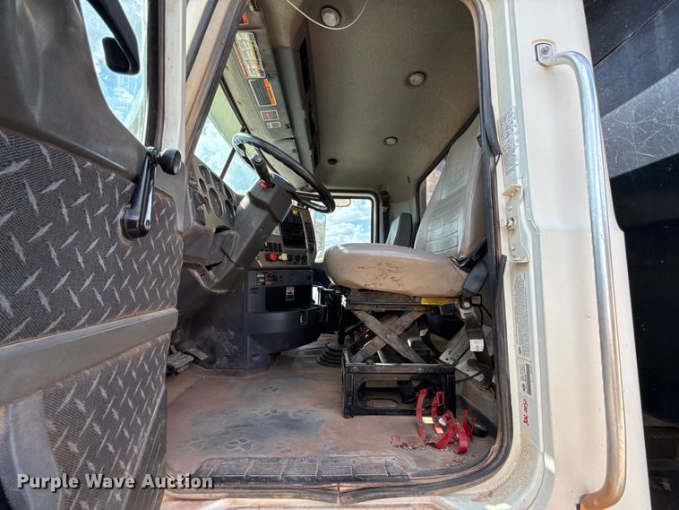 image for item EU5020 2010 Mack CHU613 dump truck