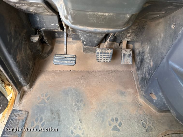 image for item EU5020 2010 Mack CHU613 dump truck