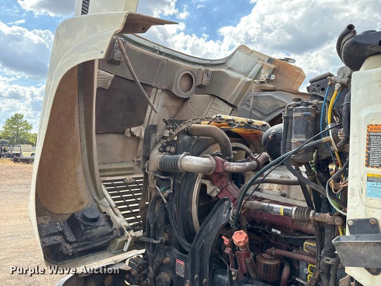 image for item EU5020 2010 Mack CHU613 dump truck