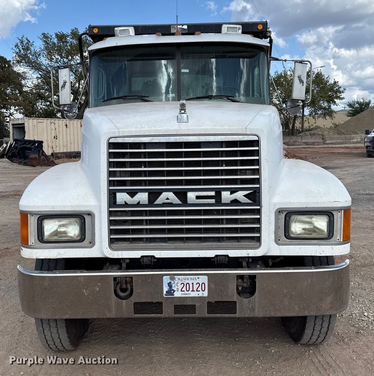 image for item EU5021 2003 Mack CH613 dump truck