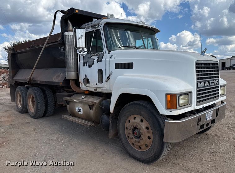 image for item EU5021 2003 Mack CH613 dump truck