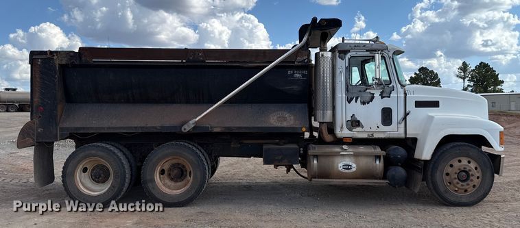 image for item EU5021 2003 Mack CH613 dump truck