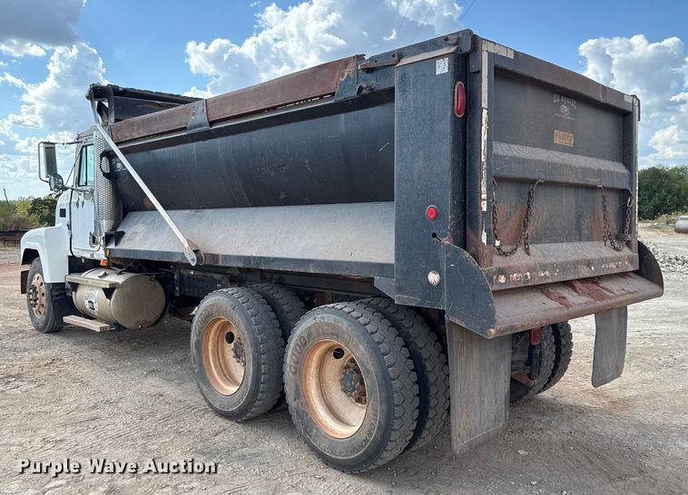 image for item EU5021 2003 Mack CH613 dump truck