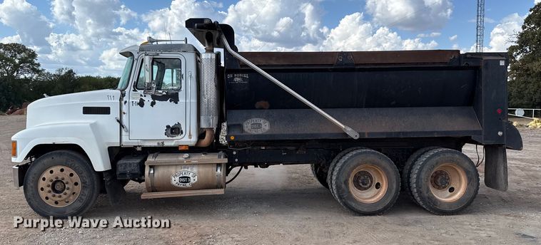 image for item EU5021 2003 Mack CH613 dump truck