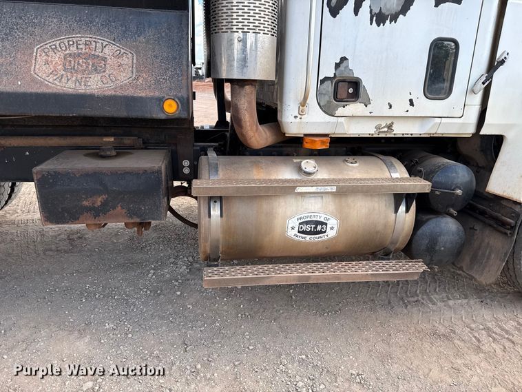 image for item EU5021 2003 Mack CH613 dump truck