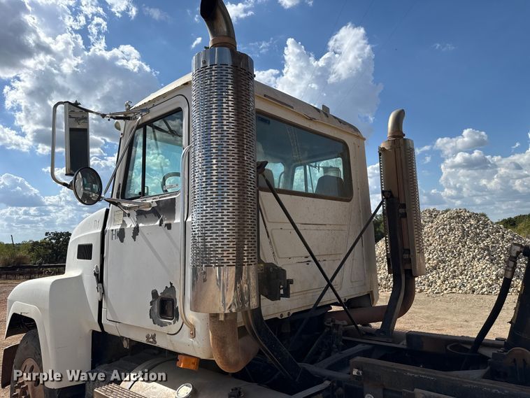 image for item EU5021 2003 Mack CH613 dump truck