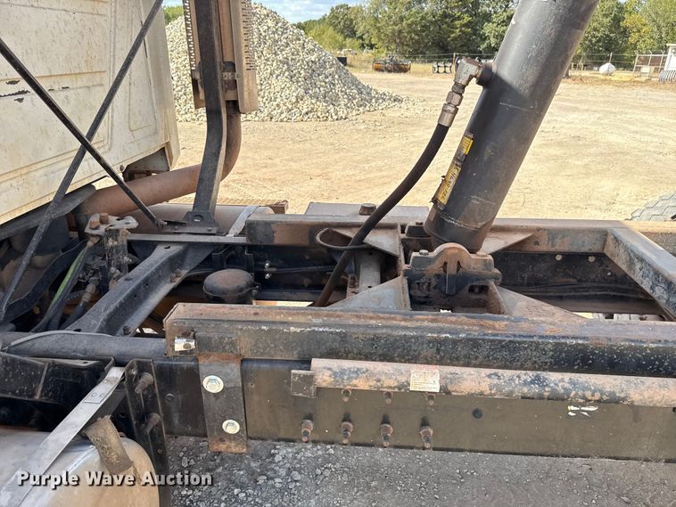 image for item EU5021 2003 Mack CH613 dump truck