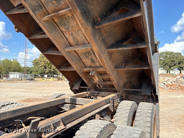 image for item EU5021 2003 Mack CH613 dump truck