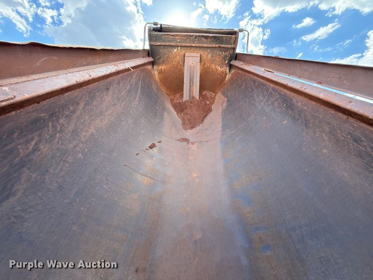 image for item EU5021 2003 Mack CH613 dump truck