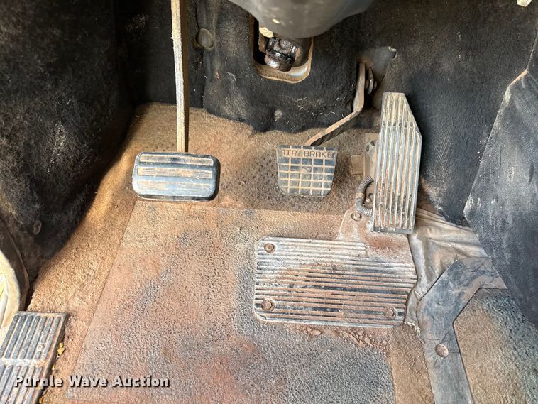 image for item EU5021 2003 Mack CH613 dump truck