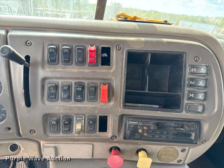 image for item EU5021 2003 Mack CH613 dump truck